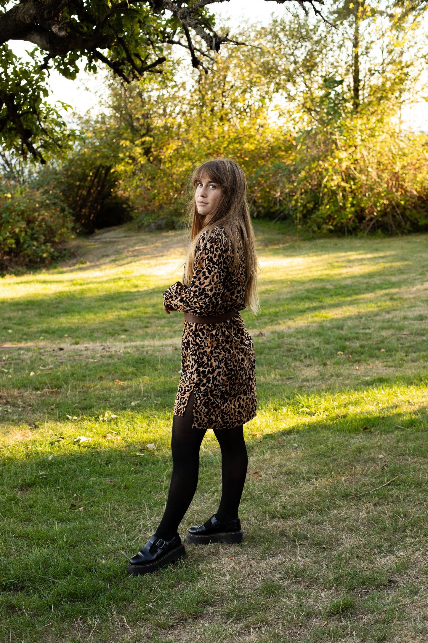 Louve Design - Long button-up shirt: Leopard / Small