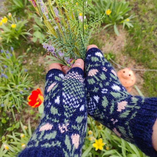 Fingerless Sunken Garden Mittens by Sue Philippson-Madill