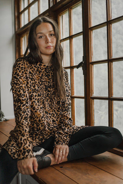 Louve Design - Long button-up shirt: Leopard / Xsmall