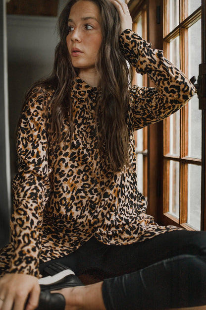 Louve Design - Long button-up shirt: Leopard / Xsmall