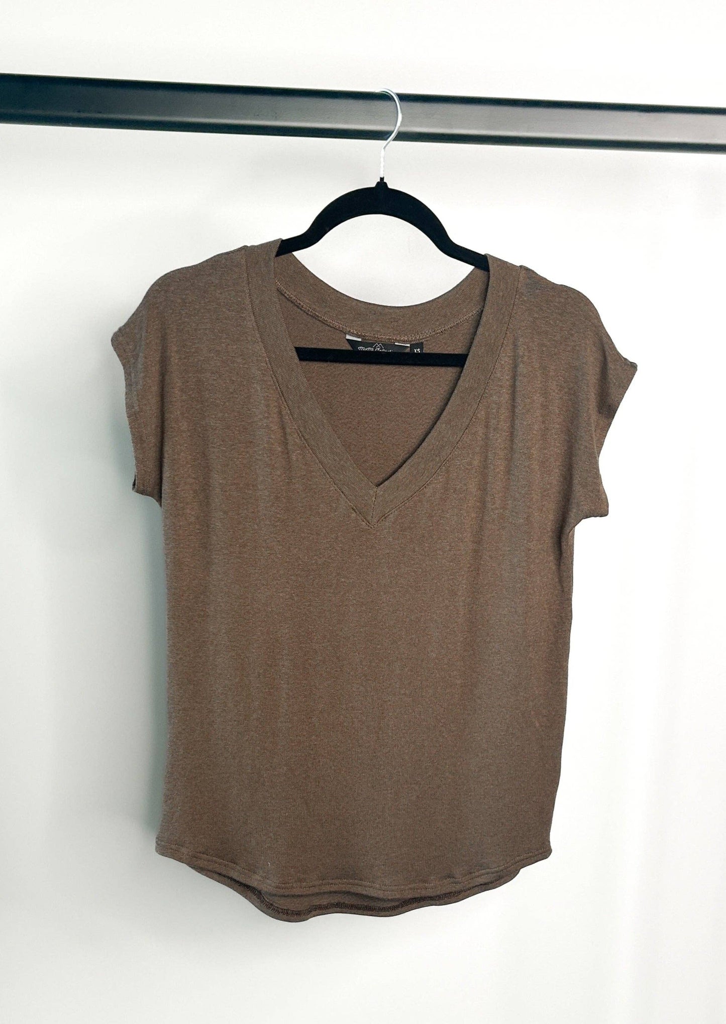 MeMi Collective - The V-Neck Sweater Tee