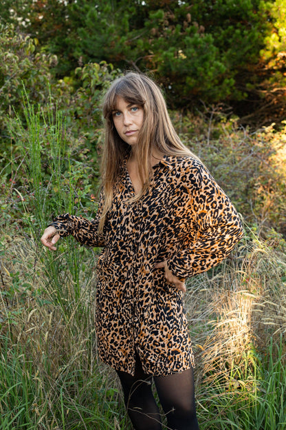 Louve Design - Long button-up shirt: Leopard / Xsmall